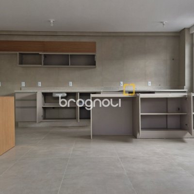 Apartamento com 36m², 1 quarto (sendo 1 suíte), 1 garagem, no bairro Centro em Florianópolis
