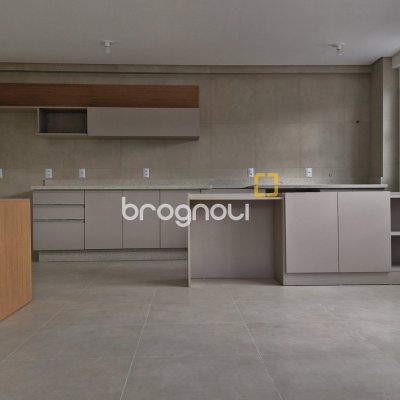 Apartamento com 36m², 1 quarto (sendo 1 suíte), 1 garagem, no bairro Centro em Florianópolis