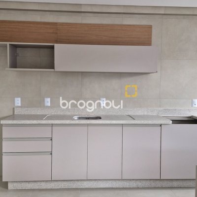 Apartamento com 36m², 1 quarto (sendo 1 suíte), 1 garagem, no bairro Centro em Florianópolis