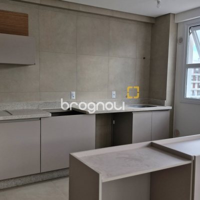 Apartamento com 36m², 1 quarto (sendo 1 suíte), 1 garagem, no bairro Centro em Florianópolis