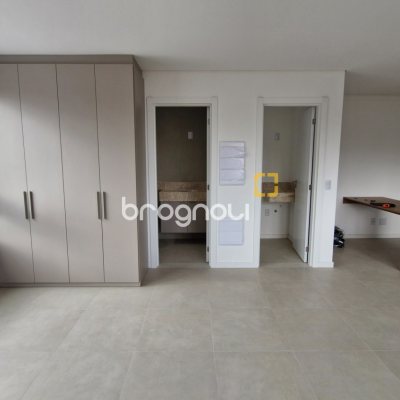 Apartamento com 36m², 1 quarto (sendo 1 suíte), 1 garagem, no bairro Centro em Florianópolis
