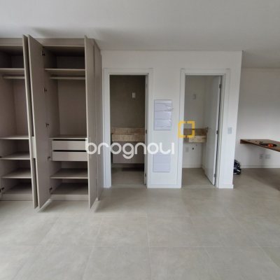 Apartamento com 36m², 1 quarto (sendo 1 suíte), 1 garagem, no bairro Centro em Florianópolis