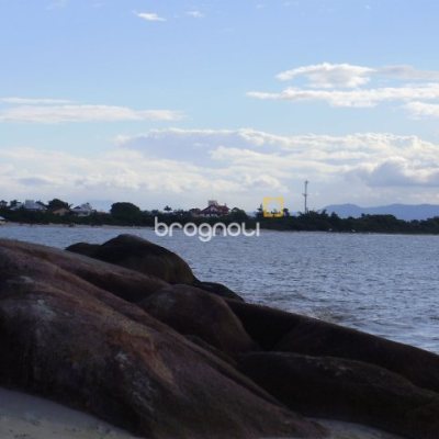 Terreno com 1485m², no bairro Daniela em Florianópolis