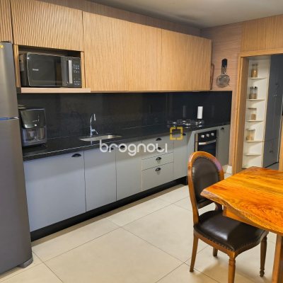 Apartamento com 92m², 2 quartos (sendo 1 suíte), 1 garagem, no bairro Jurerê em Florianópolis