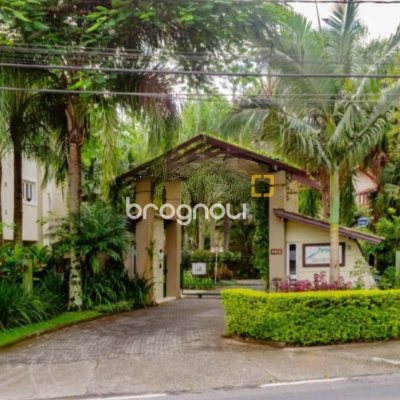 Apartamento com 74m², 2 quartos (sendo 1 suíte), 2 garagens, no bairro Lagoa da Conceição em Florianópolis