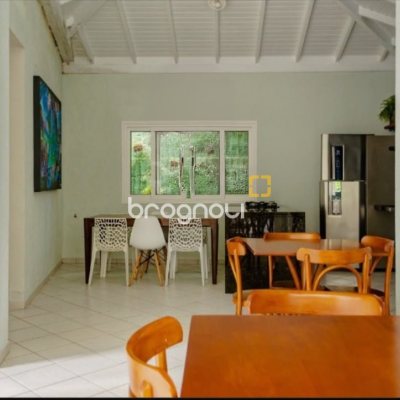 Apartamento com 74m², 2 quartos (sendo 1 suíte), 2 garagens, no bairro Lagoa da Conceição em Florianópolis