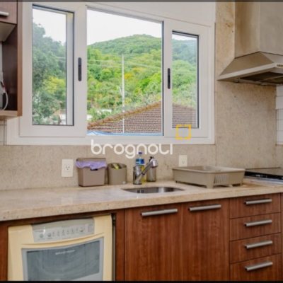 Apartamento com 74m², 2 quartos (sendo 1 suíte), 2 garagens, no bairro Lagoa da Conceição em Florianópolis