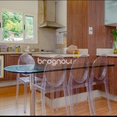 Apartamento com 74m², 2 quartos (sendo 1 suíte), 2 garagens, no bairro Lagoa da Conceição em Florianópolis