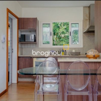 Apartamento com 74m², 2 quartos (sendo 1 suíte), 2 garagens, no bairro Lagoa da Conceição em Florianópolis