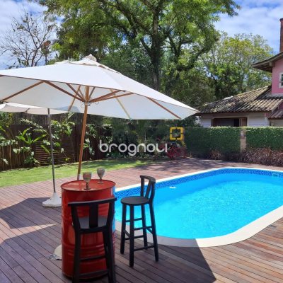 Casa com 259m², 3 quartos (sendo 1 suíte), 2 garagens, no bairro Lagoa da Conceição em Florianópolis