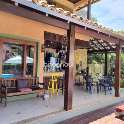 Casa com 259m², 3 quartos (sendo 1 suíte), 2 garagens, no bairro Lagoa da Conceição em Florianópolis