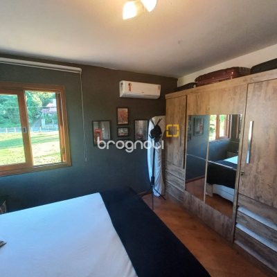 Casa com 259m², 3 quartos (sendo 1 suíte), 2 garagens, no bairro Lagoa da Conceição em Florianópolis
