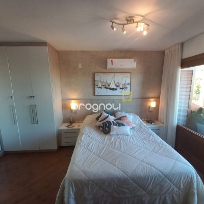 Casa com 259m², 3 quartos (sendo 1 suíte), 2 garagens, no bairro Lagoa da Conceição em Florianópolis