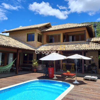 Casa com 259m², 3 quartos (sendo 1 suíte), 2 garagens, no bairro Lagoa da Conceição em Florianópolis
