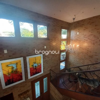 Casa com 259m², 3 quartos (sendo 1 suíte), 2 garagens, no bairro Lagoa da Conceição em Florianópolis