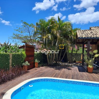 Casa com 259m², 3 quartos (sendo 1 suíte), 2 garagens, no bairro Lagoa da Conceição em Florianópolis