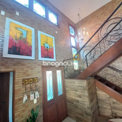 Casa com 259m², 3 quartos (sendo 1 suíte), 2 garagens, no bairro Lagoa da Conceição em Florianópolis