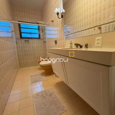 Casa com 164m², 3 quartos (sendo 1 suíte), 1 garagem, no bairro Itacorubi em Florianópolis