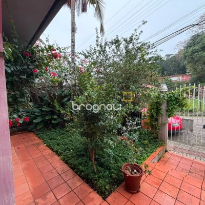 Casa com 164m², 3 quartos (sendo 1 suíte), 1 garagem, no bairro Itacorubi em Florianópolis