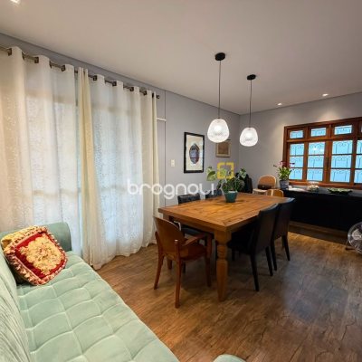 Casa com 164m², 3 quartos (sendo 1 suíte), 1 garagem, no bairro Itacorubi em Florianópolis