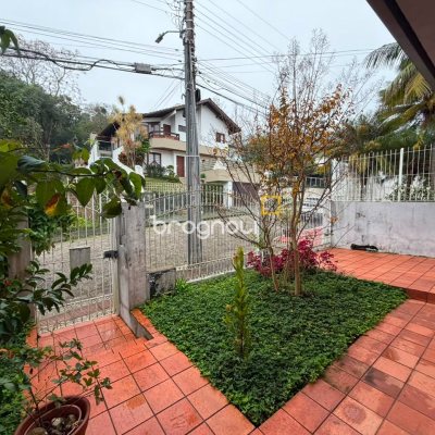 Casa com 164m², 3 quartos (sendo 1 suíte), 1 garagem, no bairro Itacorubi em Florianópolis