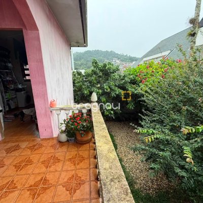 Casa com 164m², 3 quartos (sendo 1 suíte), 1 garagem, no bairro Itacorubi em Florianópolis
