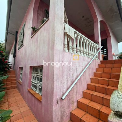 Casa com 164m², 3 quartos (sendo 1 suíte), 1 garagem, no bairro Itacorubi em Florianópolis