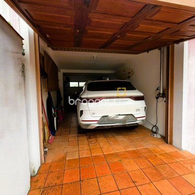 Casa com 164m², 3 quartos (sendo 1 suíte), 1 garagem, no bairro Itacorubi em Florianópolis