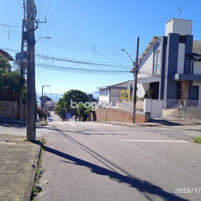 Casa com 190m², 2 quartos, 2 garagens, no bairro Jardim Atlântico em Florianópolis