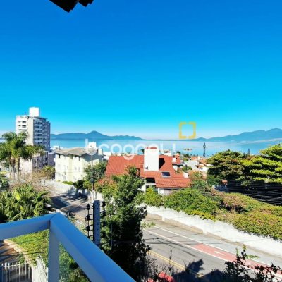 Casa com 333m², 4 quartos (sendo 1 suíte), 3 garagens, no bairro Bom Abrigo em Florianópolis