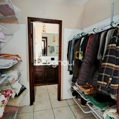 Casa com 333m², 4 quartos (sendo 1 suíte), 3 garagens, no bairro Bom Abrigo em Florianópolis