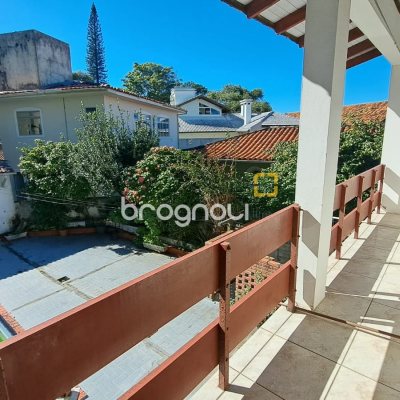 Casa com 333m², 4 quartos (sendo 1 suíte), 3 garagens, no bairro Bom Abrigo em Florianópolis