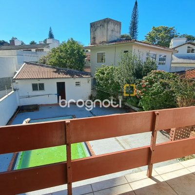 Casa com 333m², 4 quartos (sendo 1 suíte), 3 garagens, no bairro Bom Abrigo em Florianópolis