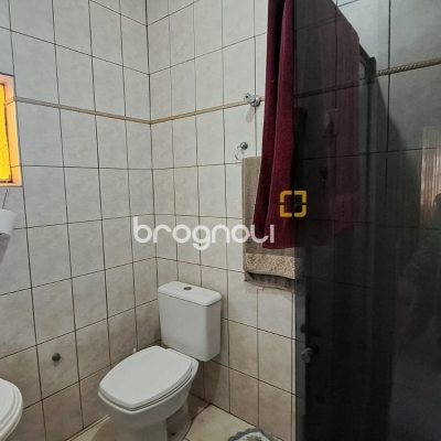 Casa com 333m², 4 quartos (sendo 1 suíte), 3 garagens, no bairro Bom Abrigo em Florianópolis