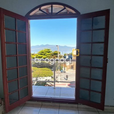 Casa com 333m², 4 quartos (sendo 1 suíte), 3 garagens, no bairro Bom Abrigo em Florianópolis