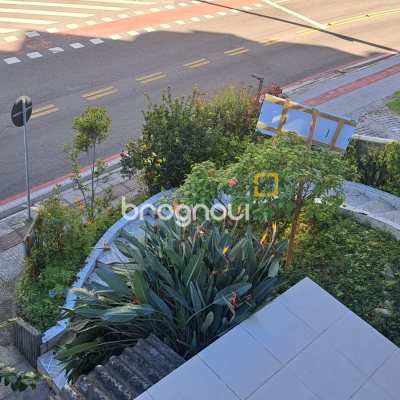 Casa com 333m², 4 quartos (sendo 1 suíte), 3 garagens, no bairro Bom Abrigo em Florianópolis