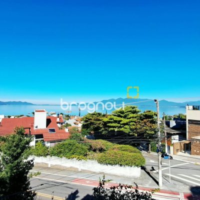 Casa com 333m², 4 quartos (sendo 1 suíte), 3 garagens, no bairro Bom Abrigo em Florianópolis