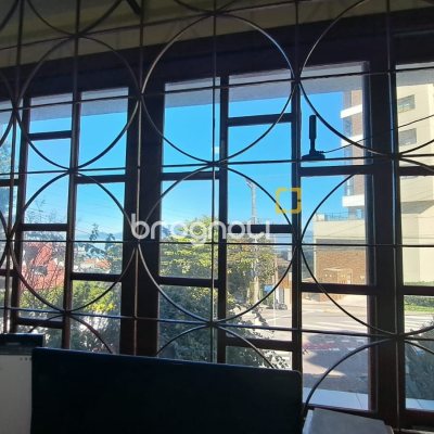 Casa com 333m², 4 quartos (sendo 1 suíte), 3 garagens, no bairro Bom Abrigo em Florianópolis