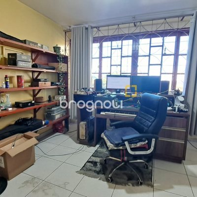 Casa com 333m², 4 quartos (sendo 1 suíte), 3 garagens, no bairro Bom Abrigo em Florianópolis