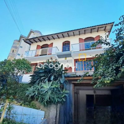 Casa com 333m², 4 quartos (sendo 1 suíte), 3 garagens, no bairro Bom Abrigo em Florianópolis