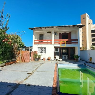 Casa com 333m², 4 quartos (sendo 1 suíte), 3 garagens, no bairro Bom Abrigo em Florianópolis