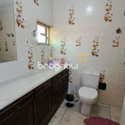 Casa com 333m², 4 quartos (sendo 1 suíte), 3 garagens, no bairro Bom Abrigo em Florianópolis