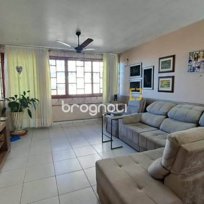 Casa com 333m², 4 quartos (sendo 1 suíte), 3 garagens, no bairro Bom Abrigo em Florianópolis
