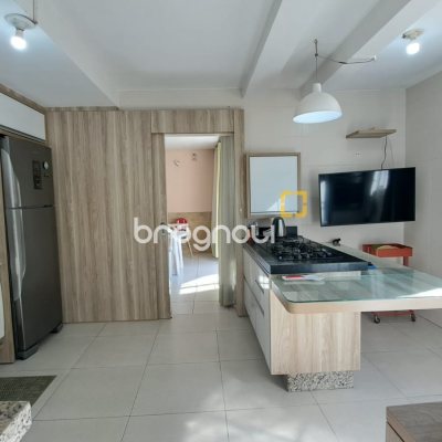 Casa com 333m², 4 quartos (sendo 1 suíte), 3 garagens, no bairro Bom Abrigo em Florianópolis