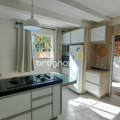 Casa com 333m², 4 quartos (sendo 1 suíte), 3 garagens, no bairro Bom Abrigo em Florianópolis