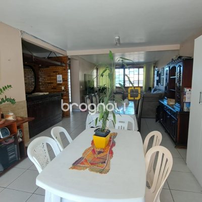 Casa com 333m², 4 quartos (sendo 1 suíte), 3 garagens, no bairro Bom Abrigo em Florianópolis