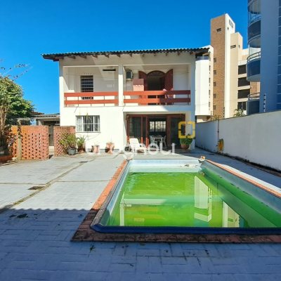 Casa com 333m², 4 quartos (sendo 1 suíte), 3 garagens, no bairro Bom Abrigo em Florianópolis