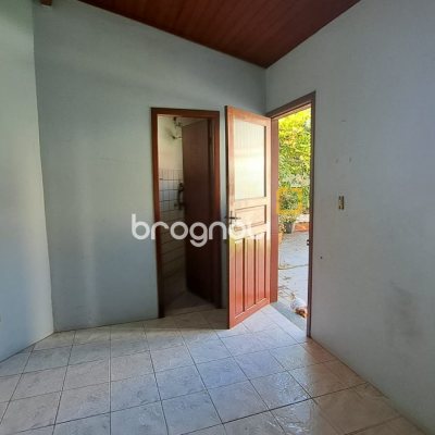 Casa com 333m², 4 quartos (sendo 1 suíte), 3 garagens, no bairro Bom Abrigo em Florianópolis