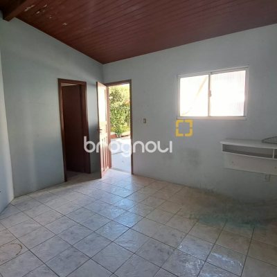 Casa com 333m², 4 quartos (sendo 1 suíte), 3 garagens, no bairro Bom Abrigo em Florianópolis
