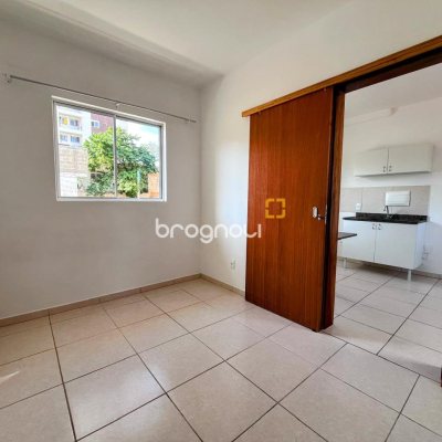 Prédio com 425m², 10 garagens, no bairro Barreiros em São José